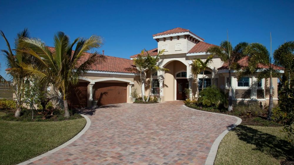 7 Critical Signs Your Central Florida Home Needs a Roof Replacement
